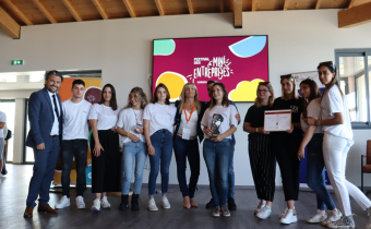 Remise des prix de la Mini-Entreprise de l'année par Monsieur le Recteur