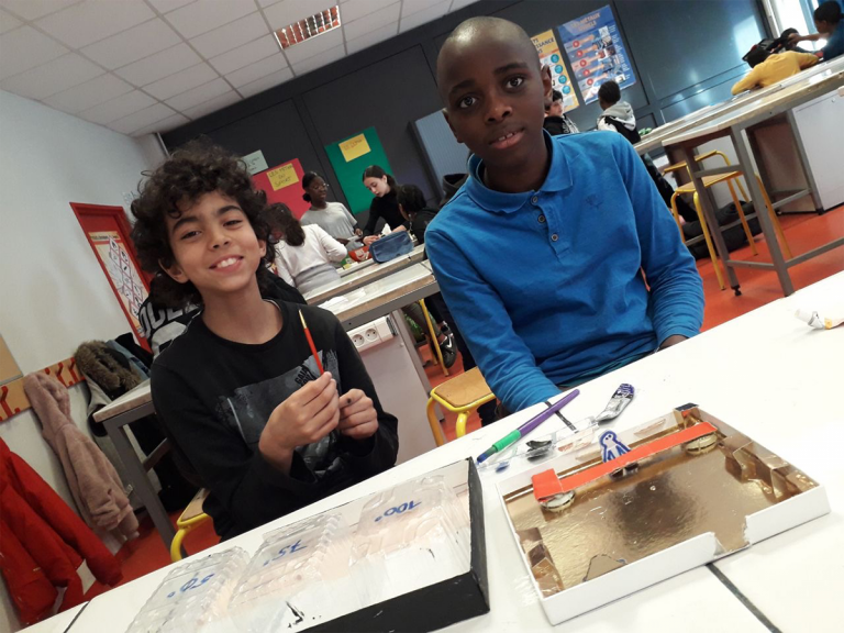 2 jeunes mini M